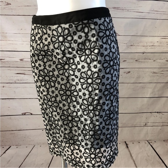 Halogen Sheer Overlay Pencil Skirt Gray White Lace SIZE 4 Embroidered Flowers - Picture 4 of 9